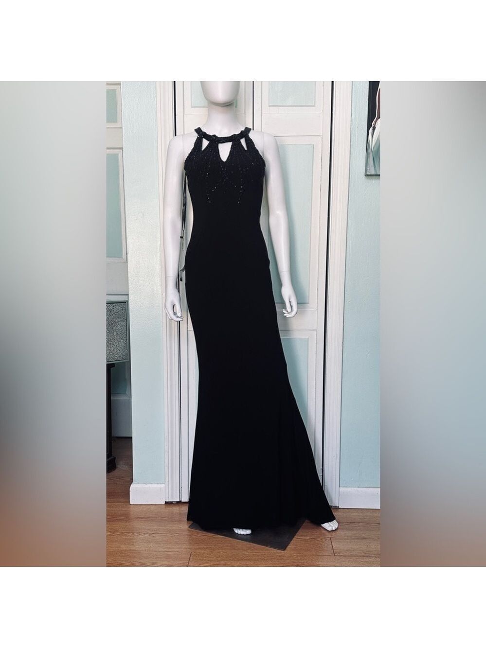 Size 0 Madison James 18-698 Black Fitted Stretch gown Prom open back Cru…